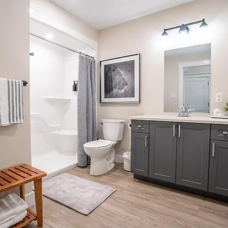 Sleek Brand New 1 Bedroom Cozy Luxury Chatham-Kent Exterior photo