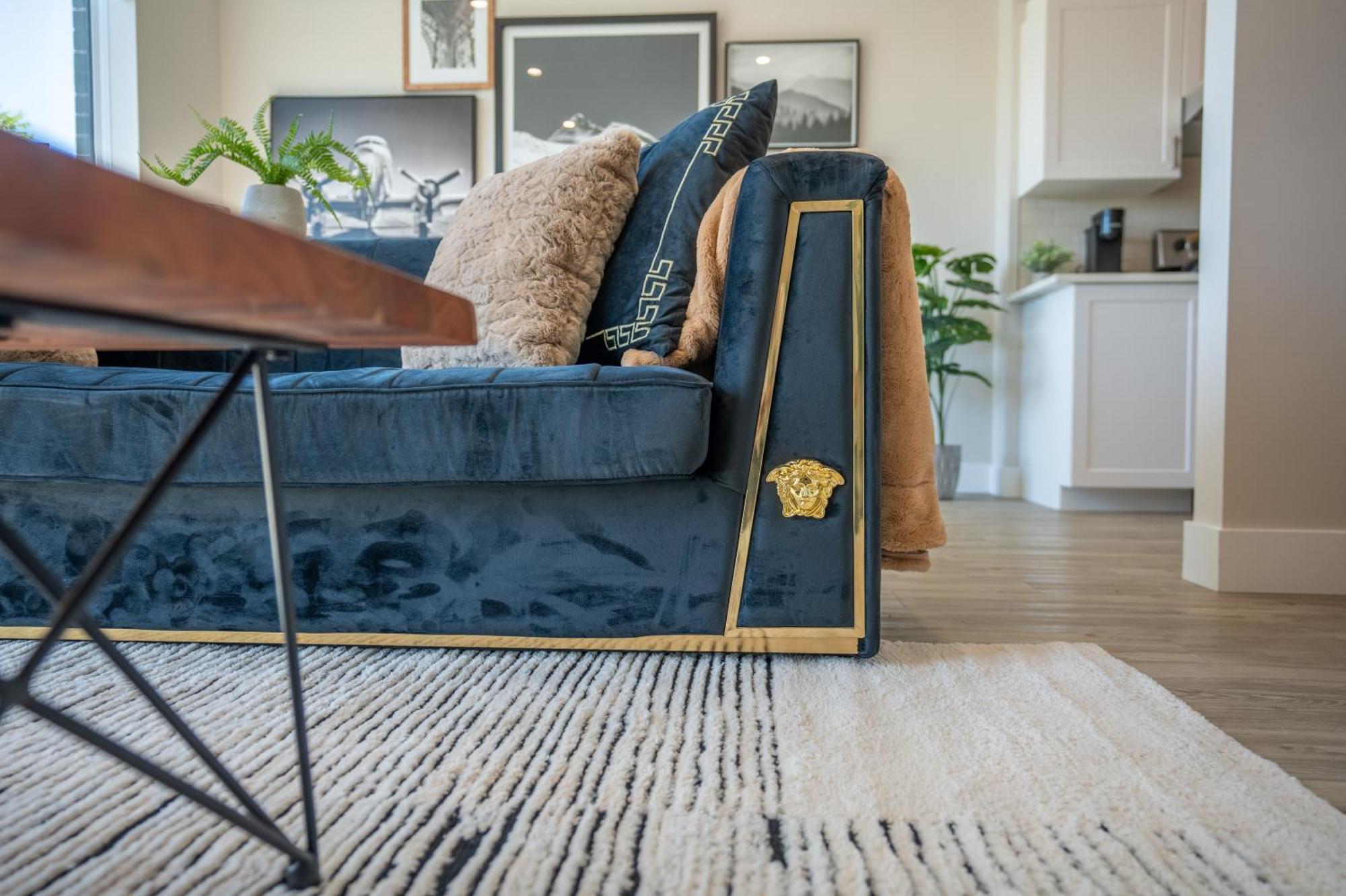Sleek Brand New 1 Bedroom Cozy Luxury Apartment *