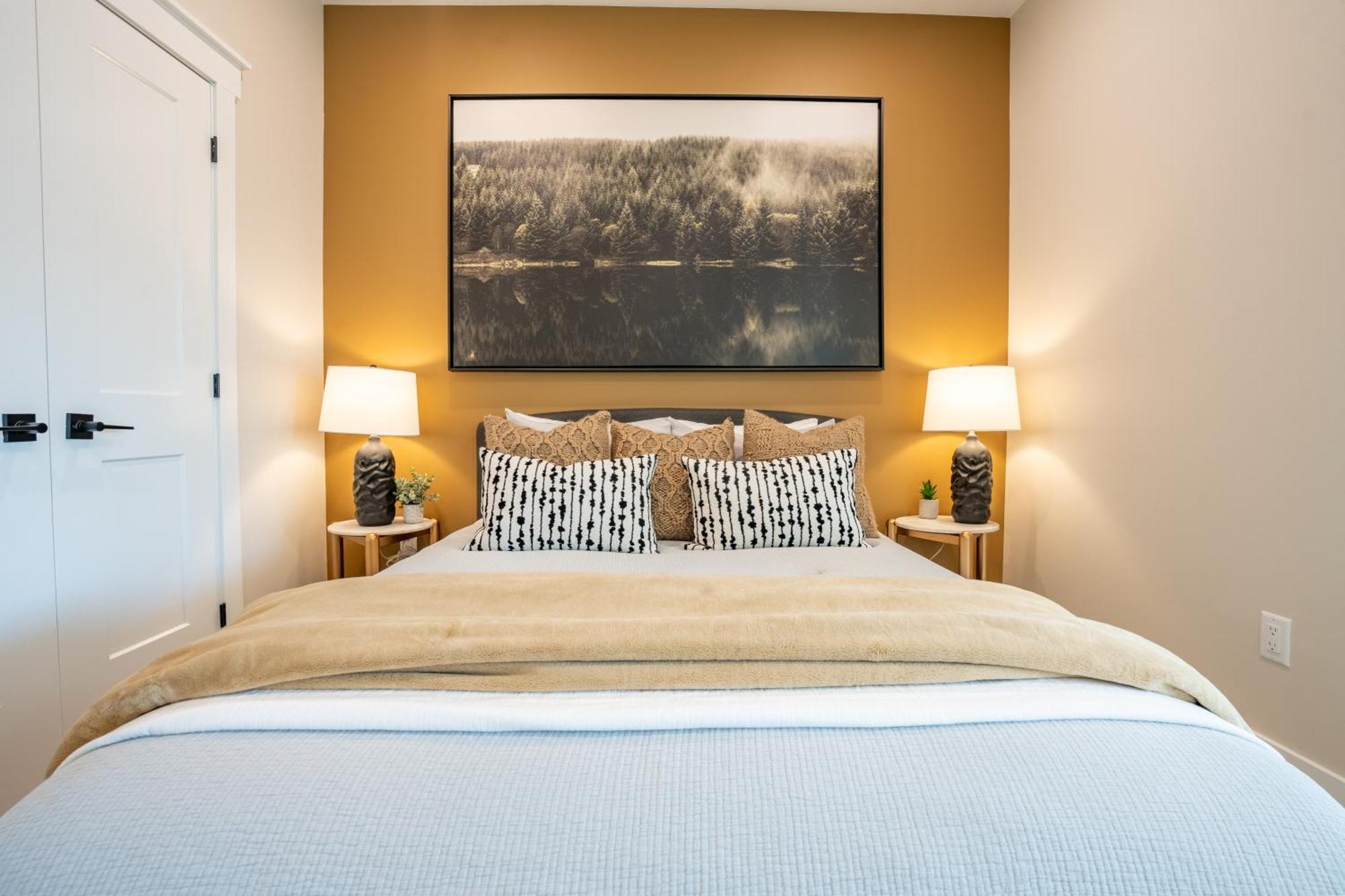 Sleek Brand New 1 Bedroom Cozy Luxury Chatham-Kent
