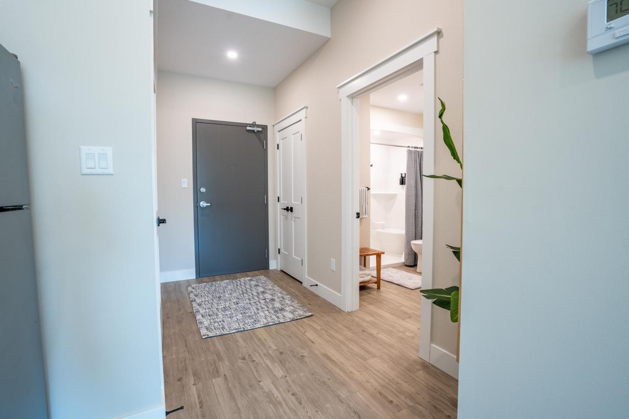 Sleek Brand New 1 Bedroom Cozy Luxury *