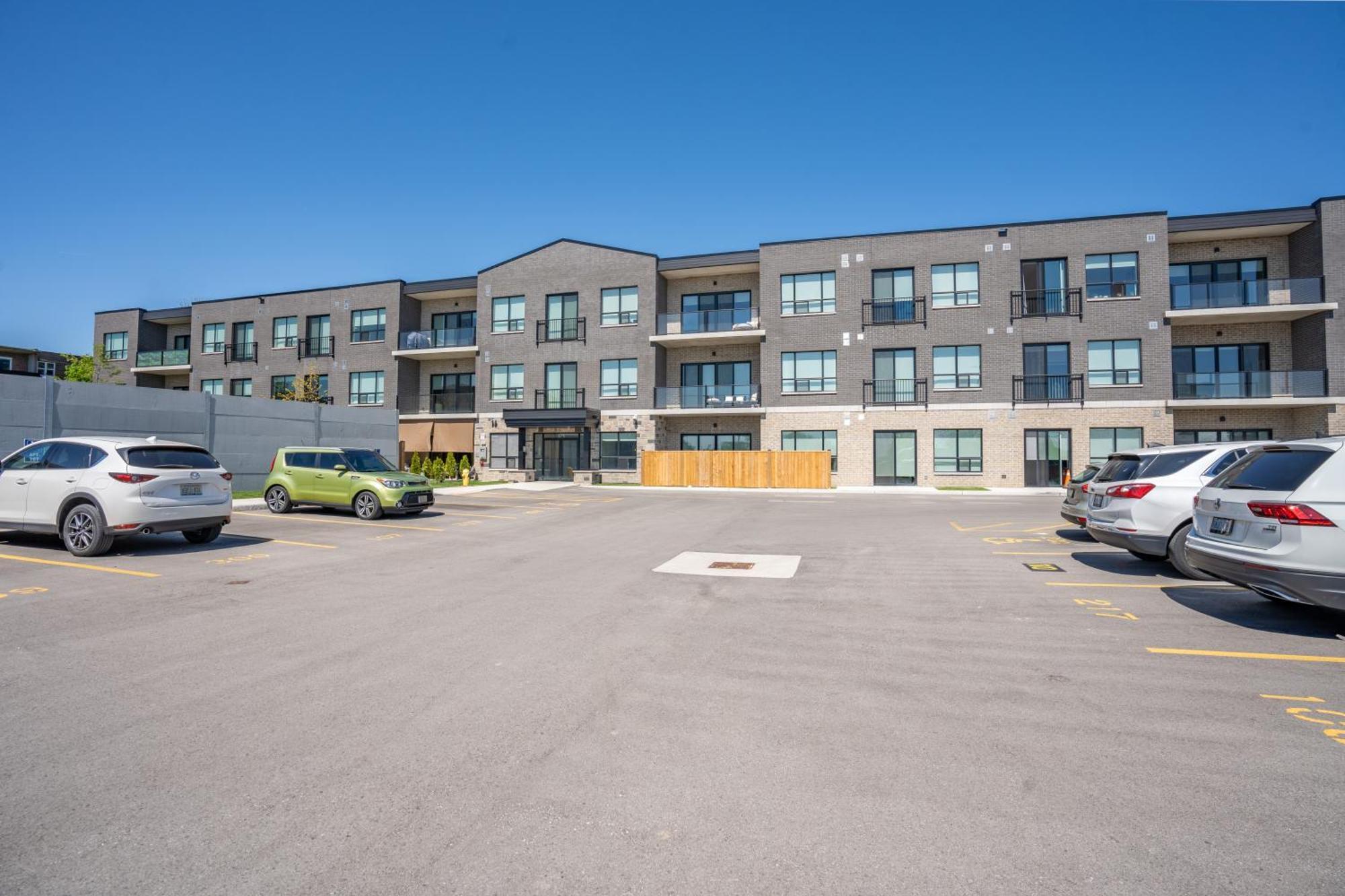 Apartment Sleek Brand New 1 Bedroom Cozy Luxury Chatham-Kent