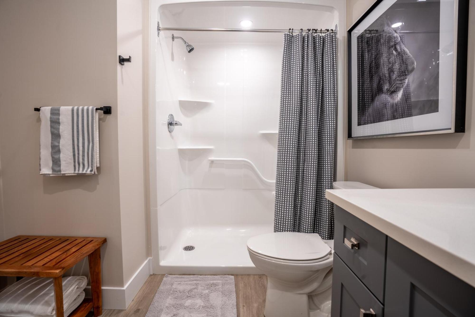 Sleek Brand New 1 Bedroom Cozy Luxury *